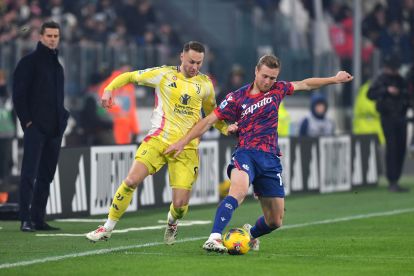 Tommaso Pobega of Bologna is put under pressure by Teun Koopmeiners of Juventus during the Serie A match between Juventus and Bologna at Allianz Stadium on December 07, 2024 in Turin, Italy. (Photo by Valerio Pennicino/Getty Images)