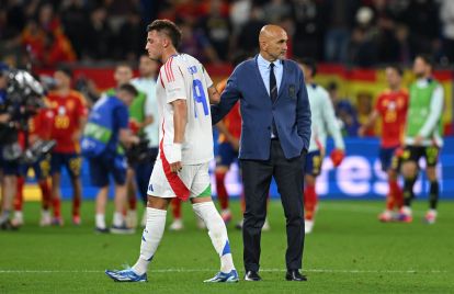 Luciano Spalletti, Head Coach of Italy, interacts with Mateo Retegui of Italy after the team's defeat in the UEFA EURO 2024 group stage match between Spain and Italy at Arena AufSchalke on June 20, 2024 in Gelsenkirchen, Germany. (Photo by Claudio Villa/Getty Images for FIGC)