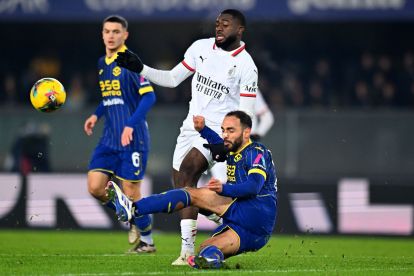 VERONA, ITALY - DECEMBER 20: Grigoris Kastanos of Hellas Verona competes for the ball with Youssouf Fofana of AC Milan during the Serie A match between Verona and AC Milan at Stadio Marcantonio Bentegodi on December 20, 2024 in Verona, Italy. (Photo by Alessandro Sabattini/Getty Images)