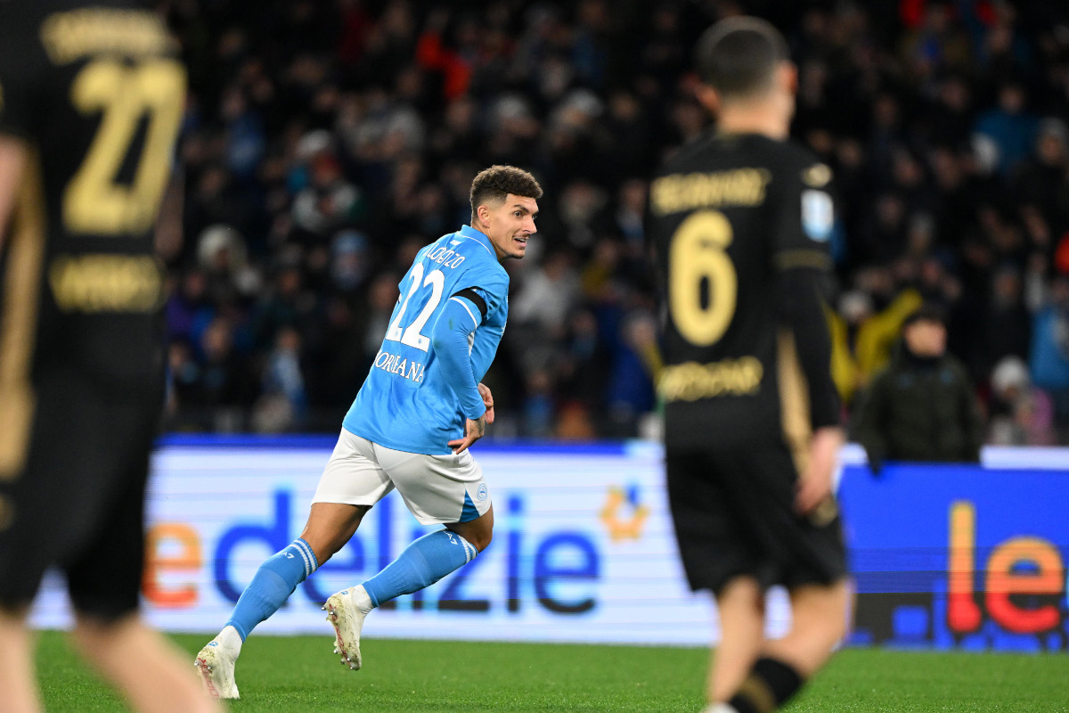 NAPLES, ITALIE - 12 JANVIER : Giovanni Di Lorenzo de Naples célèbre après avoir marqué son premier but lors du match de Serie A entre Naples et Vérone au Stadio Diego Armando Maradona le 12 janvier 2025 à Naples, Italie. (Photo de Francesco Pecoraro/Getty Images)