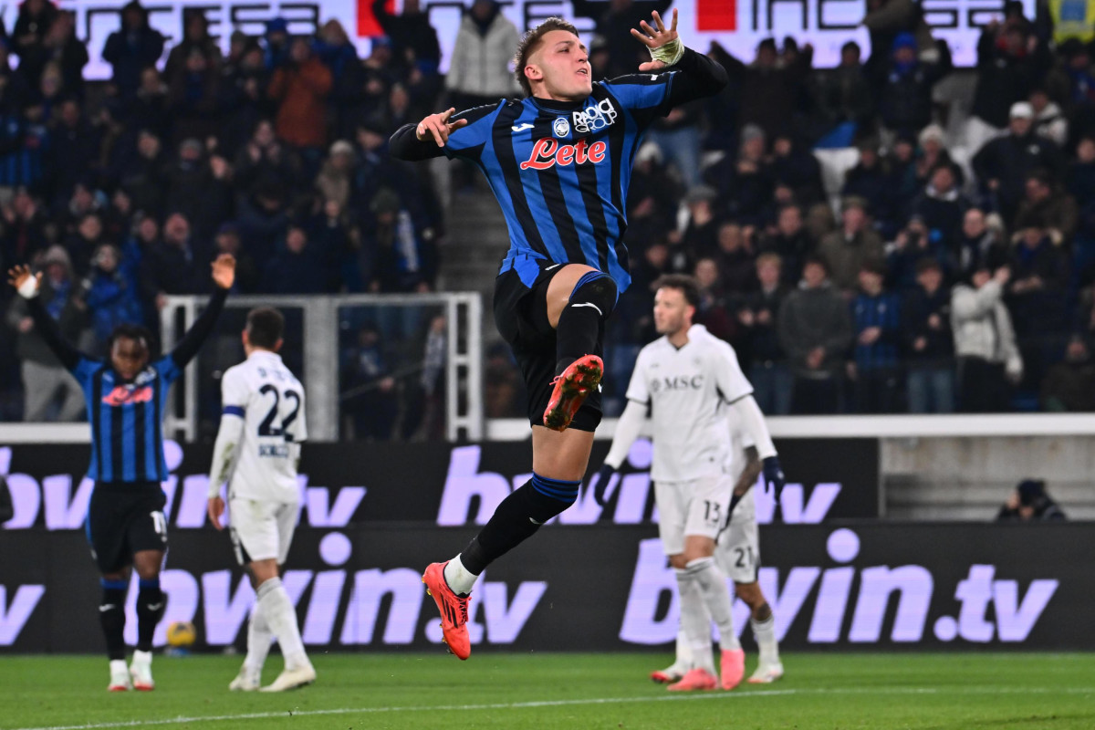 epa11834818 Atalanta's Mateo Retegui celebrates after scoring the 1-0 goal during the Italian Serie A soccer match between Atalanta BC and SSC Napoli in Bergamo, Italy, 18 January 2025. EPA-EFE/MICHELE MARAVIGLIA