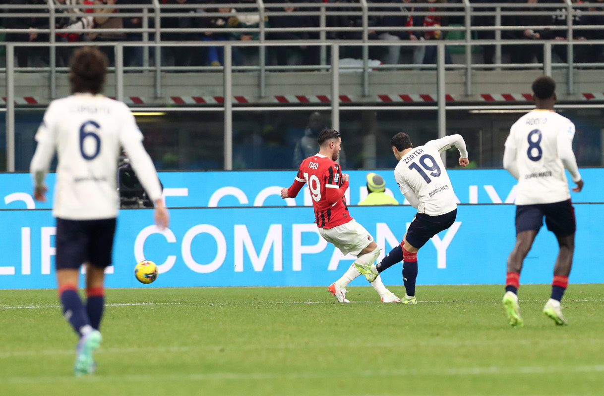 MILAN, ITALY - JANUARY 11: Nadir Zortea of Cagliari scores his team's first goal during the Serie A match between AC Milan and Cagliari at Stadio Giuseppe Meazza on January 11, 2025 in Milan, Italy. (Photo by Marco Luzzani/Getty Images)