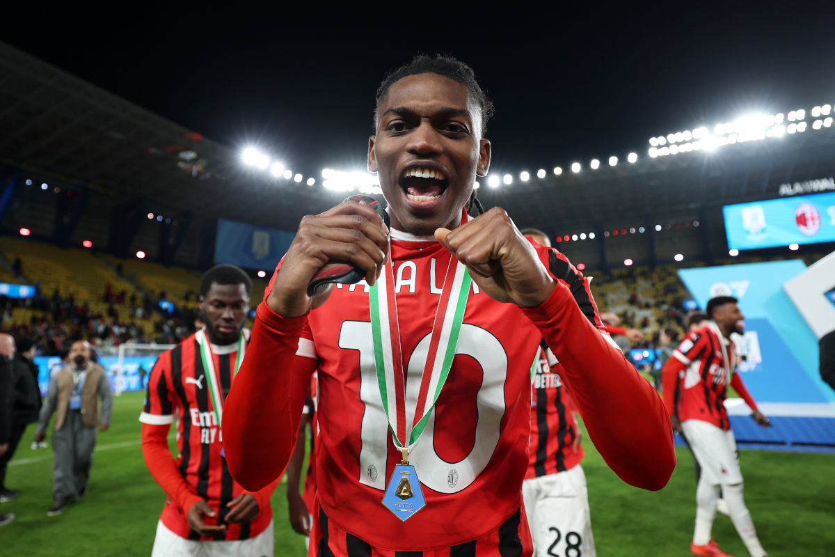 Leao Different Milan Aura With Concei ao