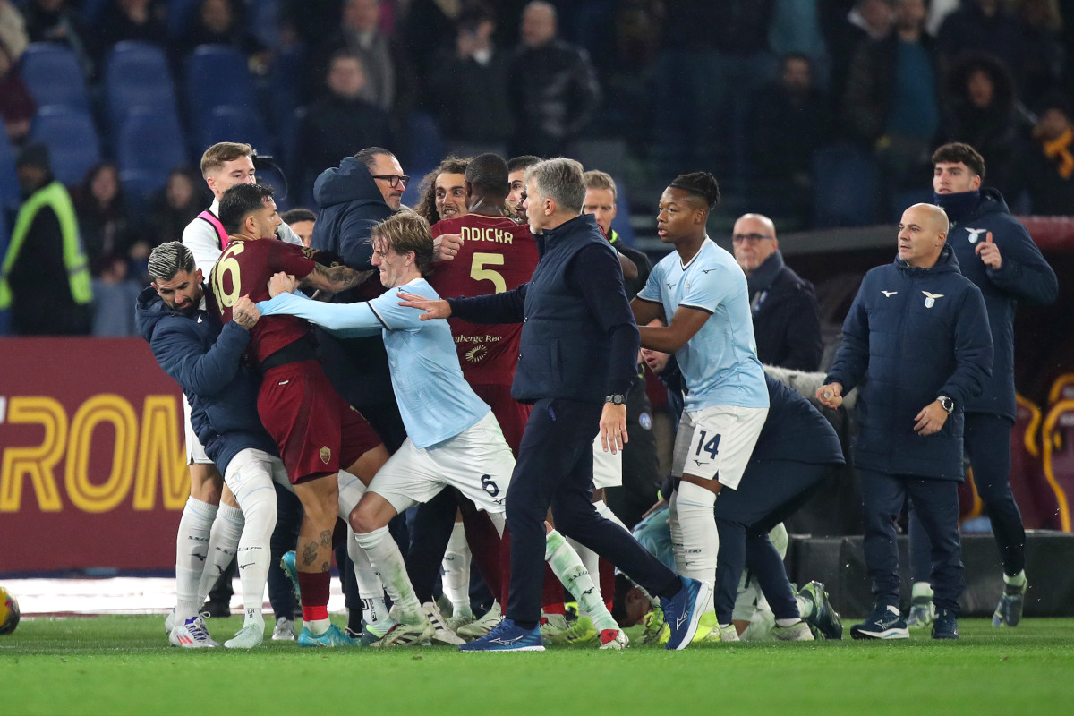 ROME, ITALY - JANUARY 05: Leandro Paredes of AS Roma clashes with Nicolo Rovella of Lazio during the Serie A match between AS Roma and SS Lazio at Stadio Olimpico on January 05, 2025 in Rome, Italy. (Photo by Paolo Bruno/Getty Images)