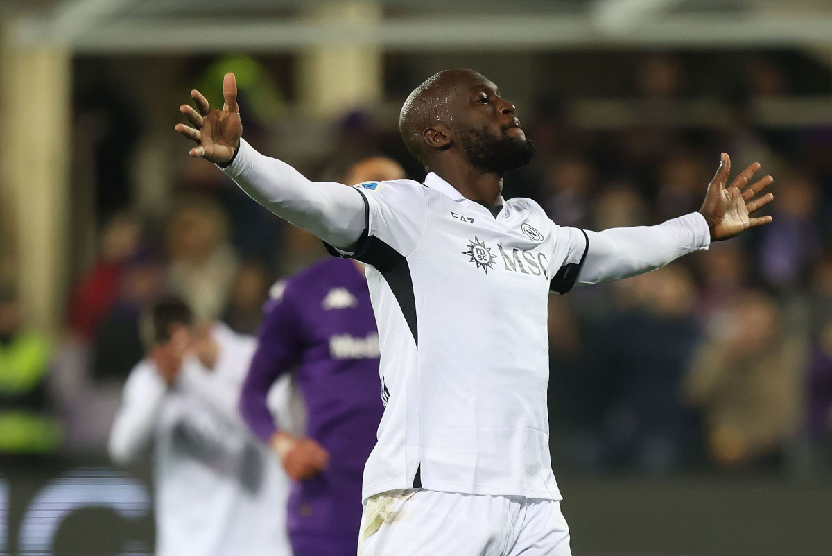 FLORENCE, ITALIE - 4 JANVIER : Romelu Lukaku du SSC Napoli célèbre après avoir marqué un but lors du match de série A entre la Fiorentina et Naples au Stadio Artemio Franchi le 4 janvier 2025 à Florence, Italie. (Photo de Gabriele Maltinti/Getty Images)