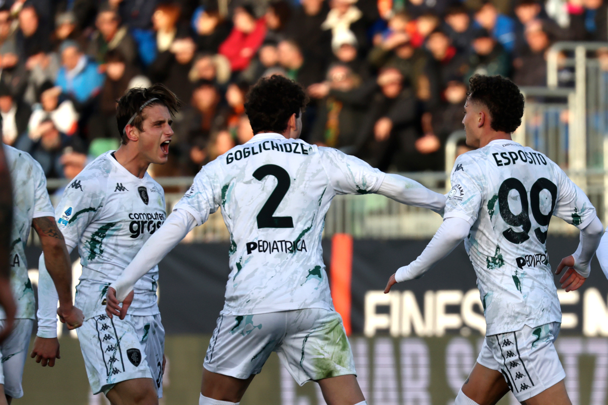 VENICE, ITALY - JANUARY 04: Sebastiano Esposito of Empoli celebrates with their teammates after scoring his team's equalizing goal during the Serie A match between Venezia and Empoli at Stadio Pier Luigi Penzo on January 04, 2025 in Venice, Italy. (Photo by Maurizio Lagana/Getty Images)