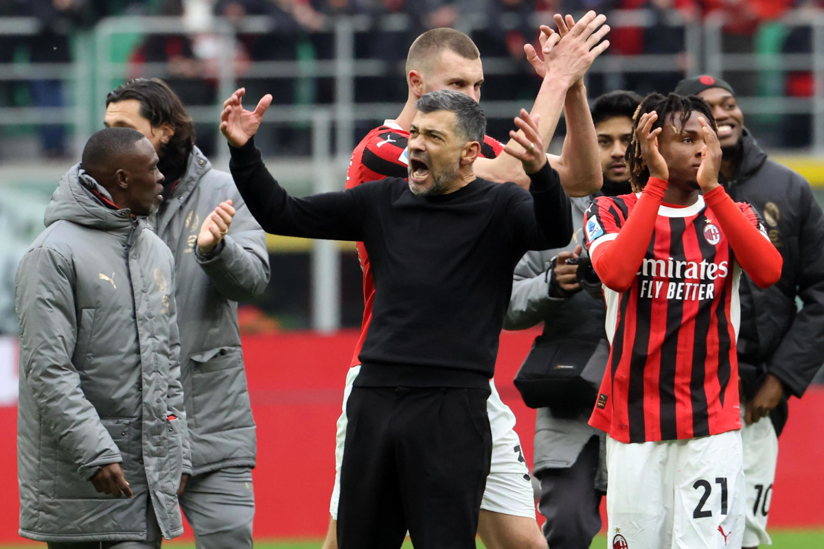 epa11854711 Milan's head coach Sergio Conceicao celebrates winning the Italian Serie A soccer match between AC Milan and Parma Calcio, in Milan, Italy, 26 January 2025. EPA-EFE/MATTEO BAZZI