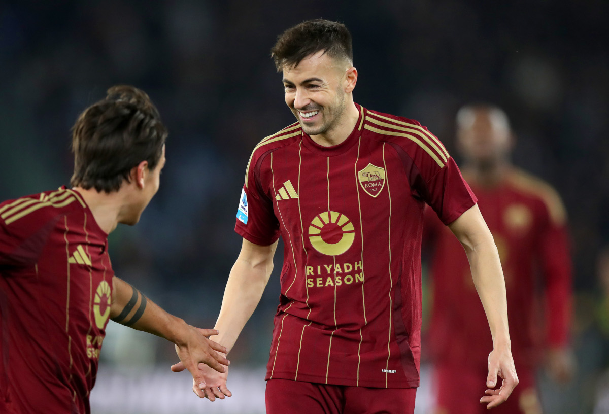 ROME, ITALY - JANUARY 17: Stephan El Shaarawy of AS Roma celebrates scoring his team's second goal during the Serie A match between AS Roma and Genoa at Stadio Olimpico on January 17, 2025 in Rome, Italy. (Photo by Paolo Bruno/Getty Images)