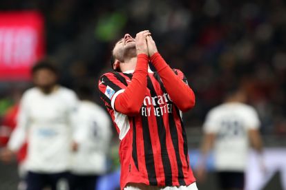 MILAN, ITALY - JANUARY 11: Davide Calabria of AC Milan reacts during the Serie A match between AC Milan and Cagliari at Stadio Giuseppe Meazza on January 11, 2025 in Milan, Italy. (Photo by Marco Luzzani/Getty Images)