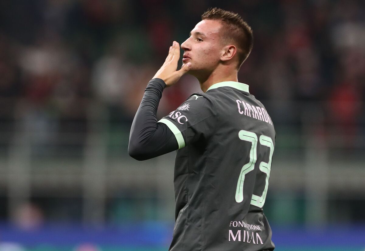 Francesco Camarda van AC Milan viert zijn doel dat later door VAR werd afgewezen tijdens de UEFA Champions League 2024/25 League Fase MD3 -wedstrijd tussen AC Milan en Club Brugge KV in Stadio San Siro op 22 oktober 2024 in Milaan, Italië. (Foto door Marco Luzzani/Getty -afbeeldingen)