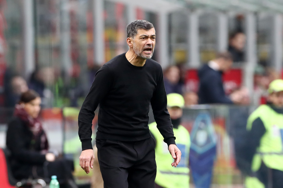 Sergio Conceicao, Head Coach of AC Milan, reacts during the Serie A match between AC Milan and Parma at Stadio Giuseppe Meazza on January 26, 2025 in Milan, Italy. (Photo by Marco Luzzani/Getty Images)