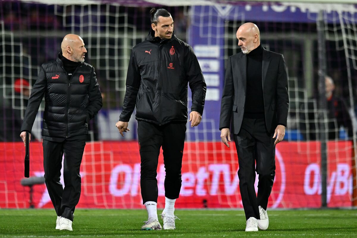 Stefano Pioli entraîneur-chef de l'AC Milan et Zlatan Ibrahimovic avant le match de Serie A entre l'ACF Fiorentina et l'AC MIlan au Stadio Artemio Franchi le 4 mars 2023 à Florence, Italie. (Photo d'Alessandro Sabattini/Getty Images)