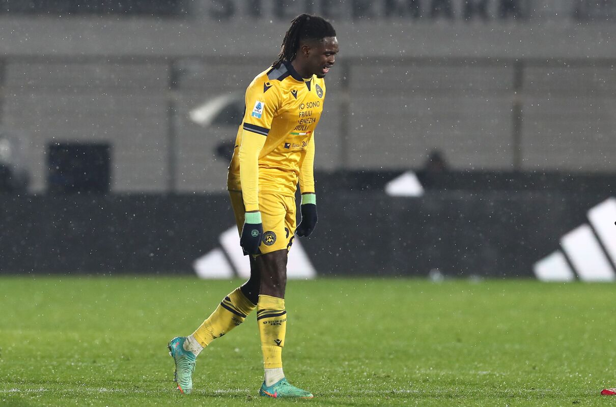 Oumar Solet of Udinese Calcio walks off after getting a red card during the Serie A match between Como 1907 and Udinese Calcio at Stadio G. Sinigaglia on January 20, 2025 in Como, Italy. (Photo by Marco Luzzani/Getty Images)
