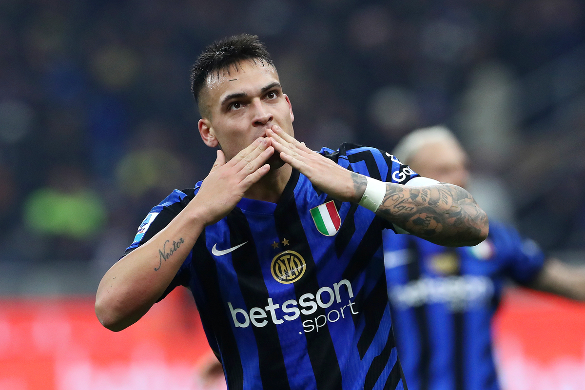 Lautaro Martinez of FC Internazionale celebrates scoring his team's second goal during the Serie A match between FC Internazionale and Bologna at Stadio Giuseppe Meazza on January 15, 2025 in Milan, Italy. (Photo by Marco Luzzani/Getty Images)