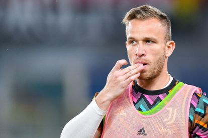 Arthur Melo of Juventus looks on during his warm-up session prior to kick-off in the Serie A match between Genoa CFC and Juventus at Stadio Luigi Ferraris on April 30, 2022 in Genoa, Italy. (Photo by Getty Images)