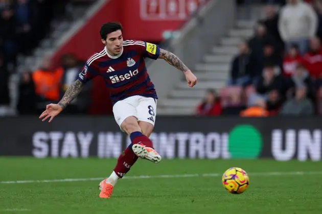 Sandro Tonali of Newcastle United scores his team's third goal during the Premier League match between Southampton FC and Newcastle United FC at St Mary's Stadium on January 25, 2025 in Southampton, England. (Photo by Eddie Keogh/Getty Images)