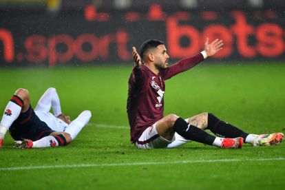TURIN, ITALY - FEBRUARY 08: Antonio Sanabria of Torino reacts during the Serie A match between Torino and Genoa at Stadio Olimpico di Torino on February 08, 2025 in Turin, Italy. (Photo by Valerio Pennicino/Getty Images)