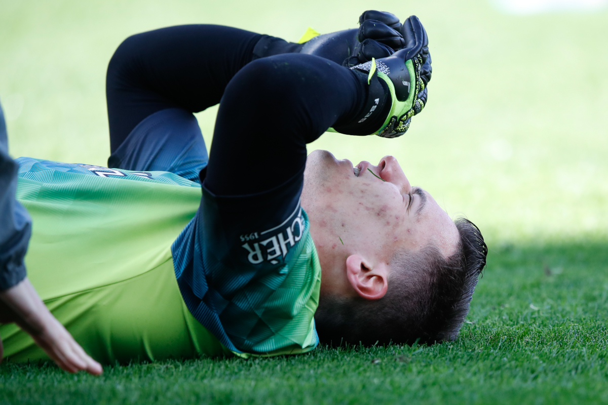 UDINE, ITALY - FEBRUARY 01: Filip Stankovic of Venezia lies injured during the Serie A match between Udinese and Venezia at Stadio Friuli on February 01, 2025 in Udine, Italy. (Photo by Timothy Rogers/Getty Images)