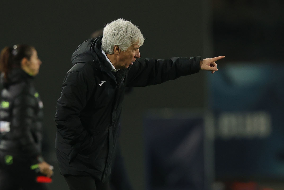 EMPOLI, ITÁLIA - 23 DE FEVEREIRO: Gian Piero Gasperini, técnico do Atalanta BC, gesticula durante a partida da Série A entre Empoli e Atalanta no Estádio Carlo Castellani em 23 de fevereiro de 2025 em Empoli, Itália. (Foto de Gabriele Maltinti/Getty Images)