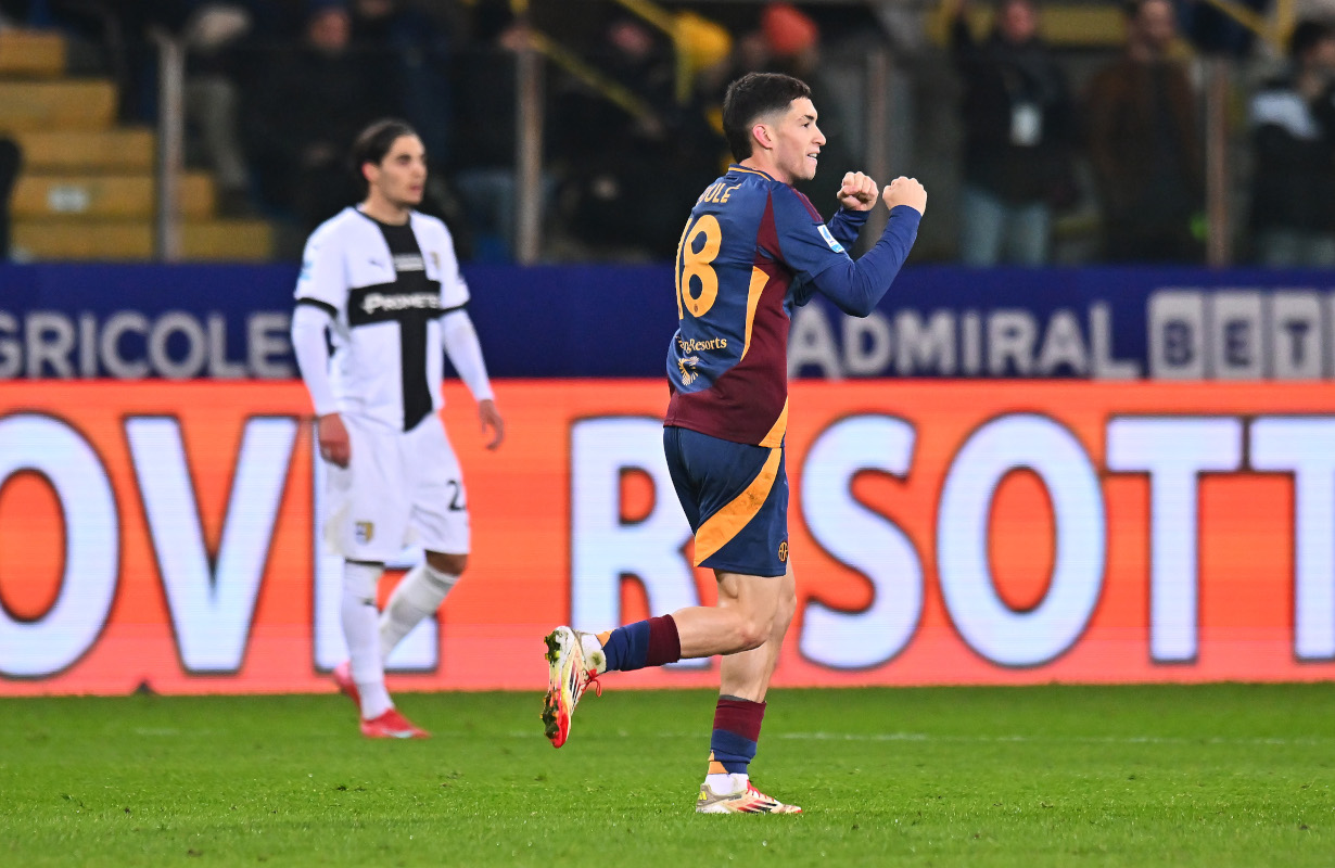 PARMA, ITALY - FEBRUARY 16: Matias Soule of AS Roma celebrates scoring his team's first goal during the Serie A match between Parma and AS Roma at Stadio Ennio Tardini on February 16, 2025 in Parma, Italy. (Photo by Alessandro Sabattini/Getty Images)