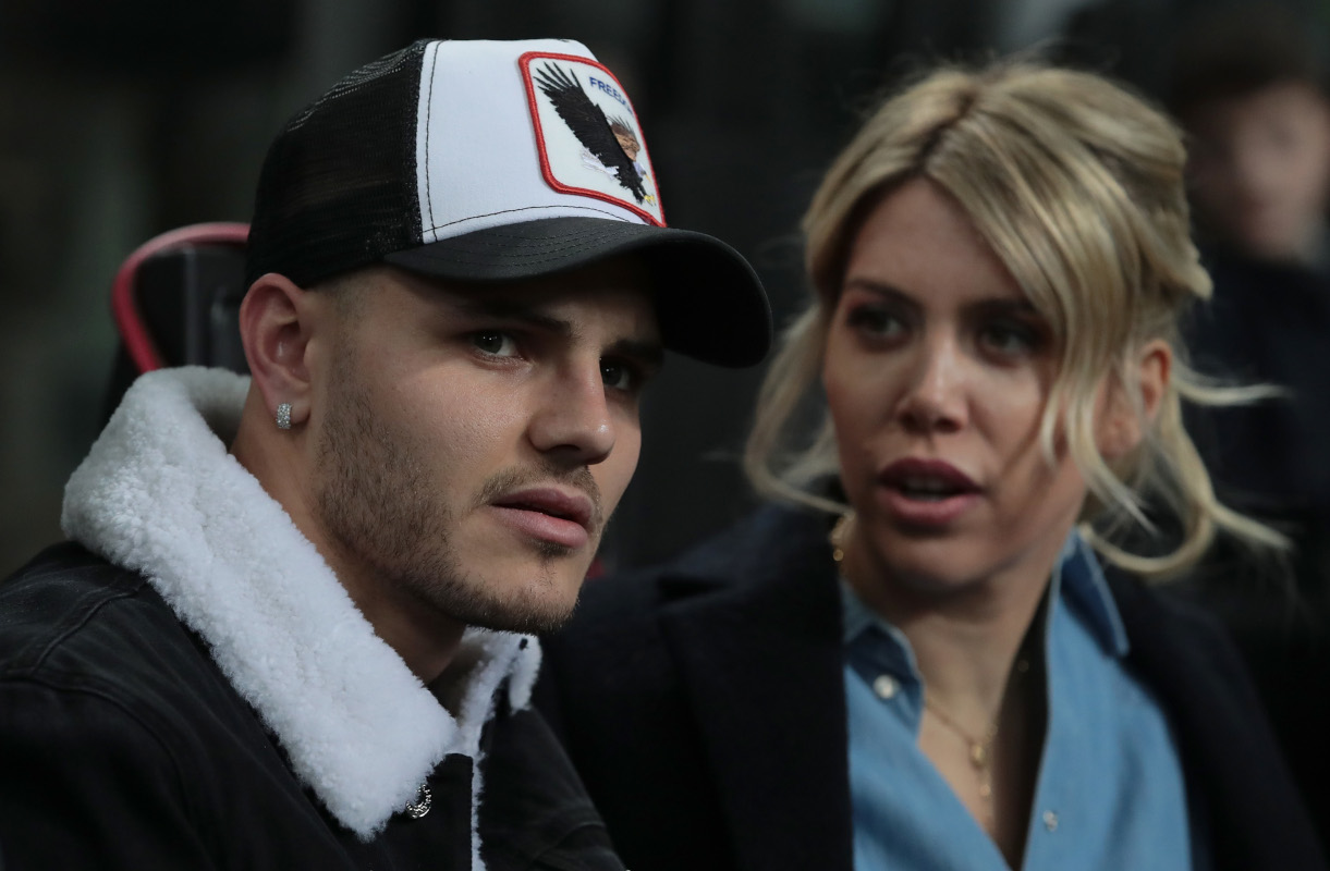 Milan, Italie - 21 février: Mauro Emanuel Icardi du FC Interazionale et son épouse Wanda Nara assistent à la manche de la Ligue de l'UEFA Europa de 32 matchs au deuxième étage entre le FC Interazionale et SK Rapid Wien à San Siro le 21 février 2019 à Milan, en Italie. (Photo par Emilio Andreoli / Getty Images)