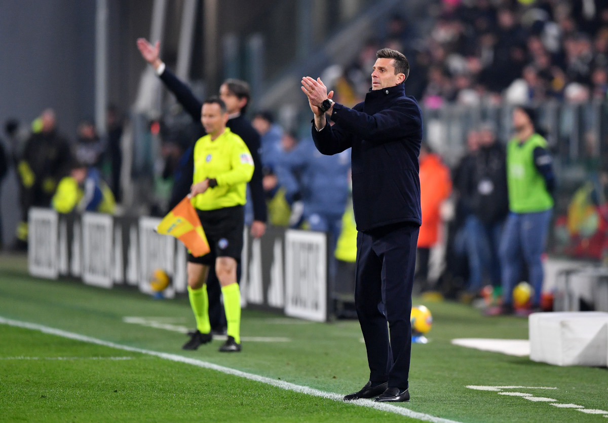 TURIN, ITALY - FEBRUARY 16: Thiago Motta, Head Coach of Juventus, applauds during the Serie A match between Juventus and FC Internazionale at Allianz Stadium on February 16, 2025 in Turin, Italy. (Photo by Valerio Pennicino/Getty Images)