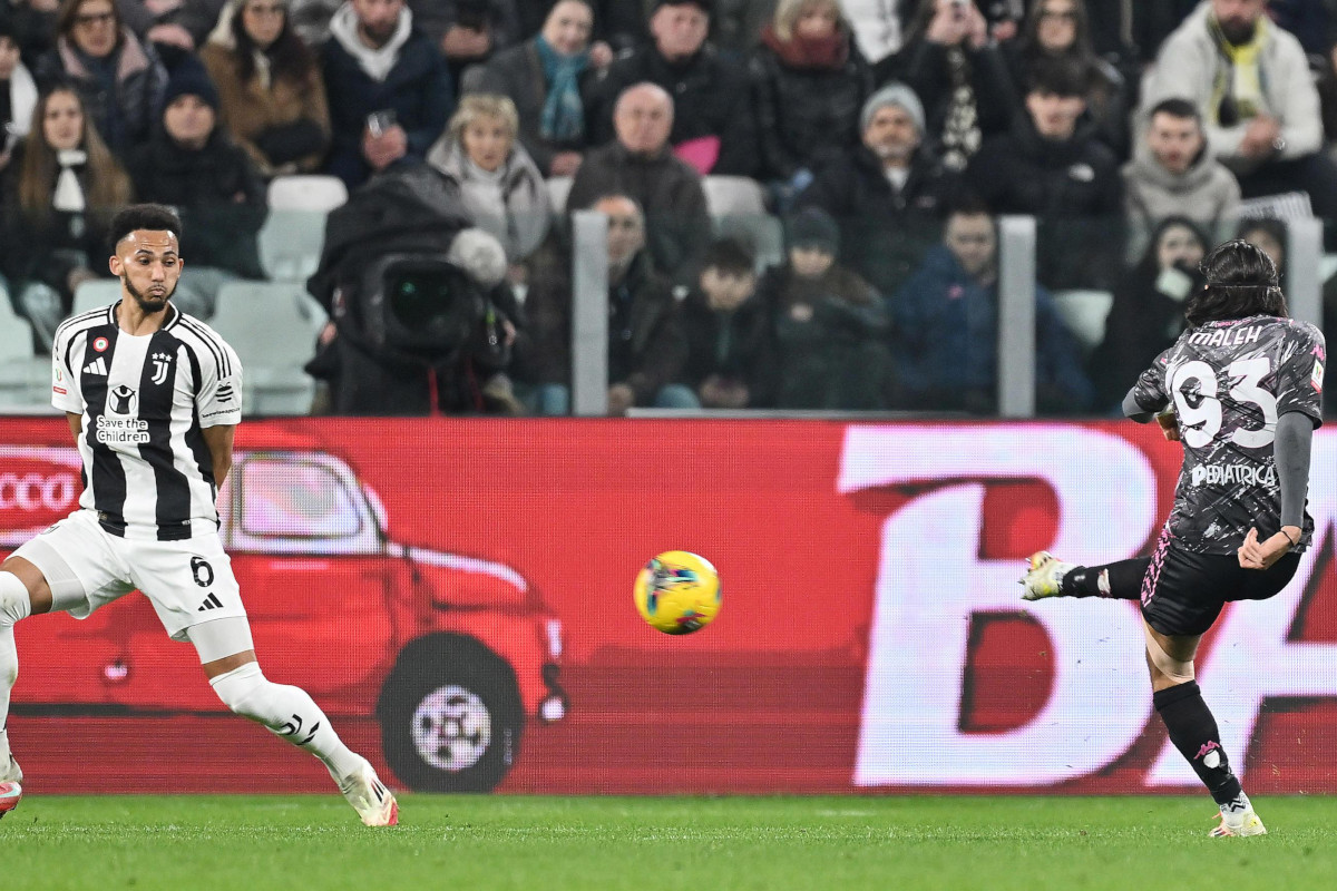 epa11926628 Youssef Maleh van Empoli scoort het 0-1 doelpunt tijdens de kwartfinale van de Coppa Italia voetbalwedstrijd tussen Juventus FC en Empoli FC, in Turijn, Italië, 26 februari 2025. EPA-EFE/ALESSANDRO DI MARCO