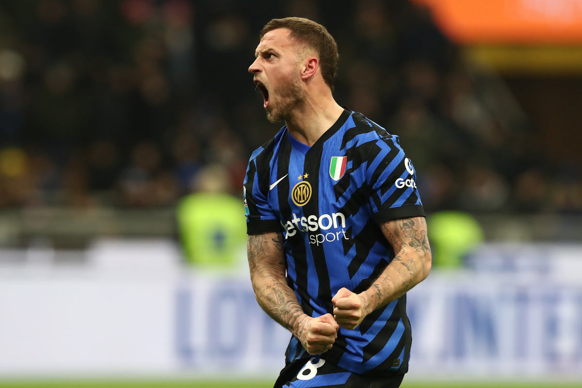 MILAN, ITALIE - 10 FÉVRIER : Marko Arnautovic de l'Internazionale célèbre après avoir marqué de la tête le 2e but de son équipe lors du match de Serie A entre le FC Internazionale et la Fiorentina au Stadio Giuseppe Meazza le 10 février 2025 à Milan, Italie. (Photo de Marco Luzzani/Getty Images)