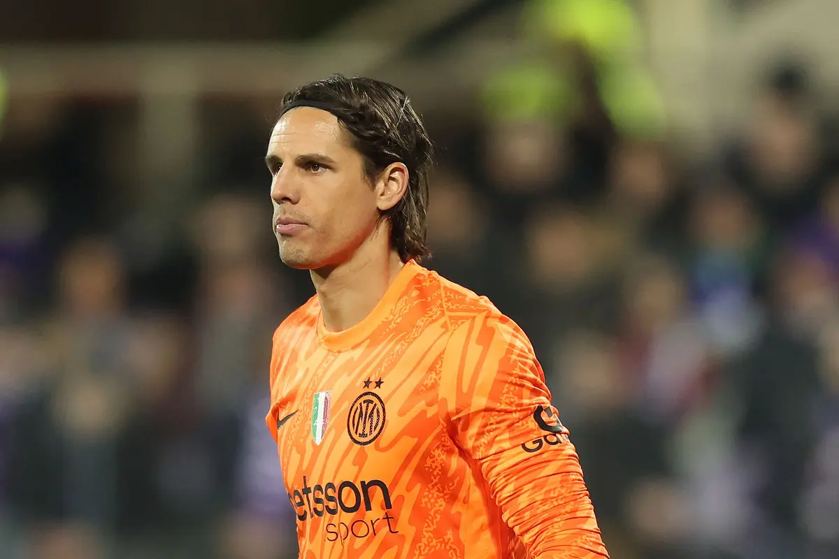 Inter head coach weighs up whether to give Spanish goalkeeper Josep Martinez a chance in goal against Ajax instead of Yann Sommer following loss to Juventus