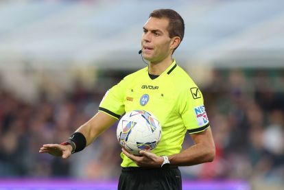 FLORENCE, ITALY - NOVEMBER 10: Luca Zufferli referee gestures during the Serie A match between Fiorentina and Verona at Stadio Artemio Franchi on November 10, 2024 in Florence, Italy. (Photo by Gabriele Maltinti/Getty Images)