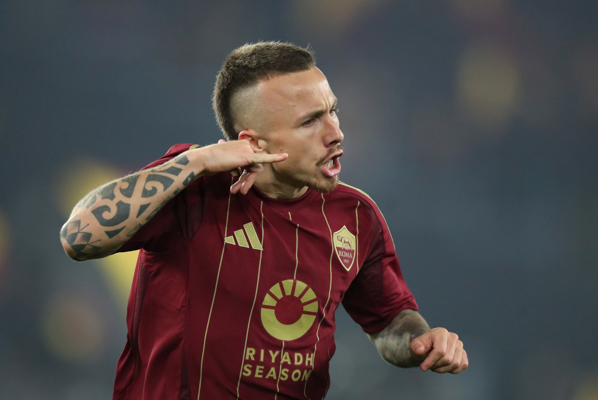 ROME, ITALY - MARCH 06: Angelino of AS Roma celebrates scoring his team's first goal during the UEFA Europa League 2024/25 Round of 16 First Leg match between AS Roma and Athletic Club at Stadio Olimpico on March 06, 2025 in Rome, Italy. (Photo by Paolo Bruno/Getty Images)