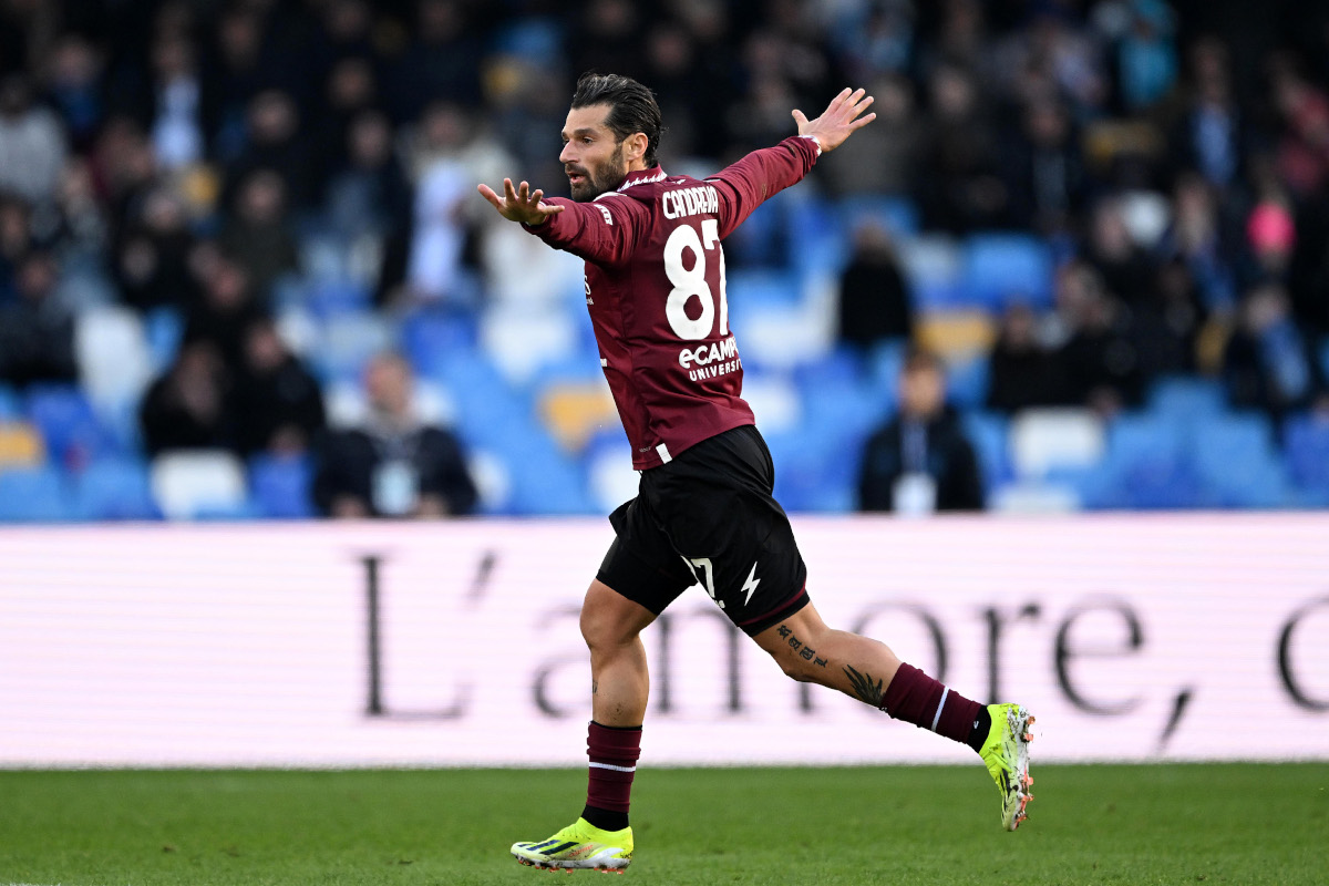 NAPLES, ITALY - JANUARY 13: Antonio Candreva of US Salernitana celebrates after scoring his side first goal during the Serie A TIM match between SSC Napoli and US Salernitana - Serie A TIM at Stadio Diego Armando Maradona on January 13, 2024 in Naples, Italy. (Photo by Francesco Pecoraro/Getty Images)