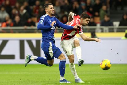 Milan, Italia - 15 Maret: Christian Pulisic dari AC Milan mencetak gol pertama timnya selama pertandingan Serie A antara AC Milan dan Como di Stadio Giuseppe Meazza pada 15 Maret 2025 di Milan, Italia. (Foto oleh Marco Luzzani/Getty Images)