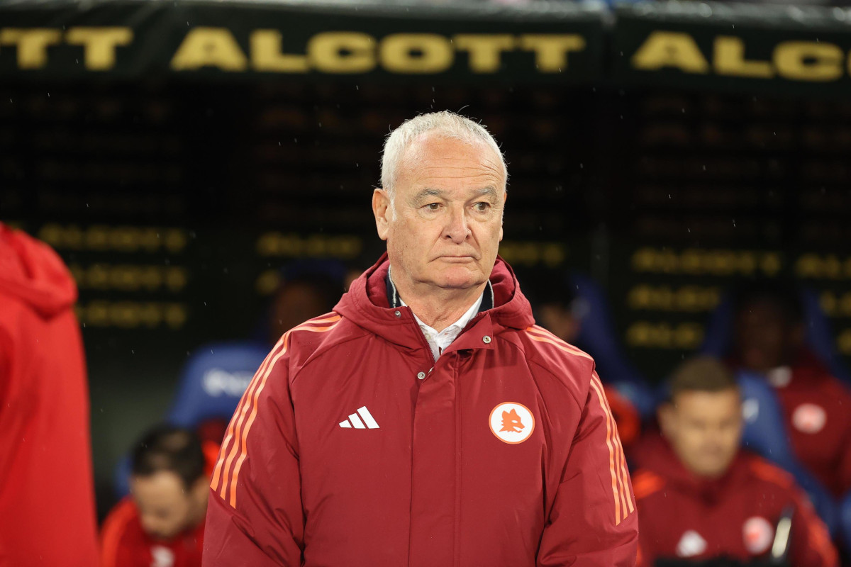 epa11952051 Roma's coach Claudio Ranieri looks on during the Italian Serie A soccer match Empoli FC vs AS Roma at Carlo Castellani Stadium in Empoli, Italy, 09 March 2025. EPA-EFE/CLAUDIO GIOVANNINI