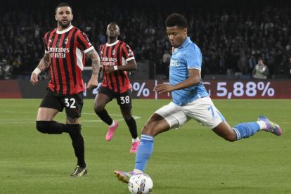 epa11999973 Napoli's forward David Neres in action during the Italian Serie A soccer match SSC Napoli vs AC Milan at Diego Armando Maradona stadium in Naples, Italy, 30 March 2025. EPA-EFE/CIRO FUSCO