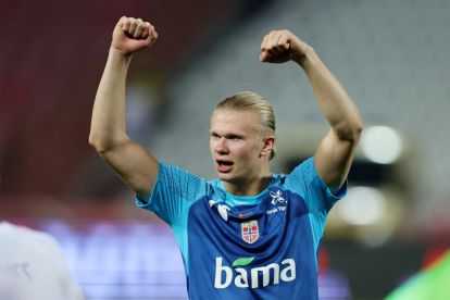 BELGRADE, Serbia - 02 Juni: Erling Haaland dari Norwegia merayakan setelah kemenangan di pertandingan UEFA Nations League B League B Group 4 antara Serbia dan Norwegia di Stadion Rajko Mitić pada 02 Juni 2022 di Beograd, Serbia. (Foto oleh gambar Srdjan Stevanovic/Getty)