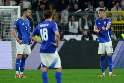 EPA11984157 Alessandro Buongiorno dari Italia (R) Gerakan selama perempat final Liga Bangsa UEFA, pertandingan leg ke-2 antara Jerman dan Italia di Dortmund, Jerman, 23 Maret 2025.