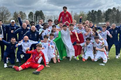 Italy Under 17 squad celebrate FIGC