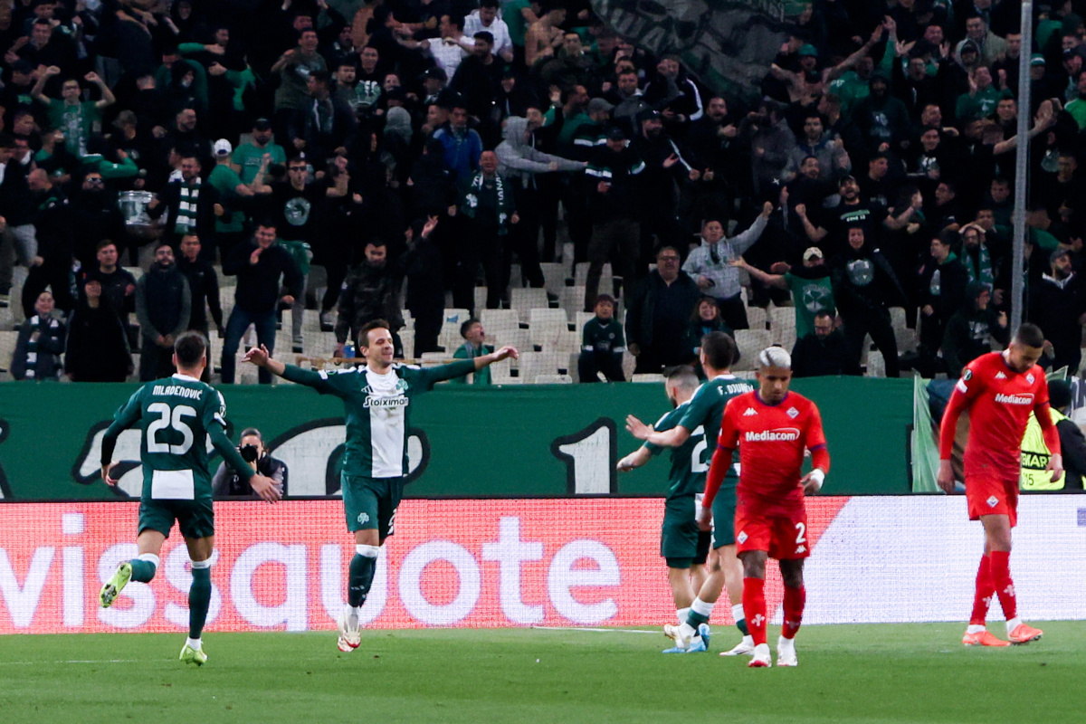 epa11945125 Panathinaikos's Nemanja Maksimovic (2L) celebrates scoring the 2-0 during the UEFA Conference League Round of 16, 1st leg soccer martch between Panathinaikos Athens and Fiorentina, at the Olympic Stadium in Athens, Greece, 06 March 2025. EPA-EFE/GEORGIA PANAGOPOULOU