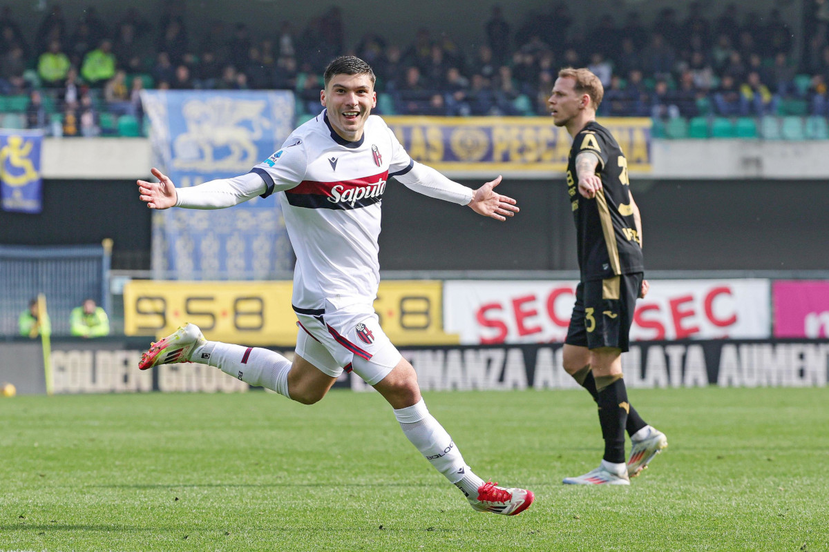 epa11951203 Bologna's Nicolo Cambiaghi jubilates after scoring the goal 0-2 during the Italian Serie A soccer match Verona vs Bologna at Marcantonio Bentegodi Stadium in Verona, Italy, 09 March 2025. EPA-EFE/EMANUELE PENNACCHIO