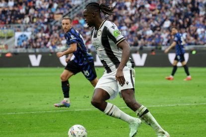 epa11999758 Udinese's defender Oumar Solet in action during the Italian Serie A soccer match between FC Inter and Udinese at Giuseppe Meazza Stadium in Milan, Italy, 30 March 2025. EPA-EFE/ROBERTO BREGANI