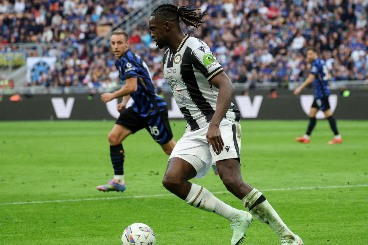 epa11999758 Udinese's defender Oumar Solet in action during the Italian Serie A soccer match between FC Inter and Udinese at Giuseppe Meazza Stadium in Milan, Italy, 30 March 2025. EPA-EFE/ROBERTO BREGANI