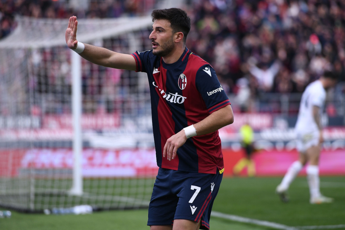 BOLOGNA, ITALY - MARCH 16: Riccardo Orsolini of Bologna celebrates after scoring his team second goal during the Serie A match between Bologna and SS Lazio at Stadio Renato Dall'Ara on March 16, 2025 in Bologna, Italy. (Photo by Alessandro Sabattini/Getty Images)