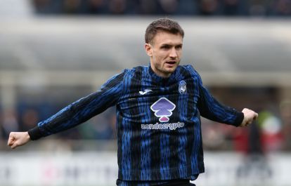 Bergamo, Italia - 01 Maret: Stefan Posch dari Atalanta memanas sebelum pertandingan Serie A antara Atalanta dan Venezia di Gewiss Stadium pada 01 Maret 2025 di Bergamo, Italia. (Foto oleh Marco Luzzani/Getty Images)