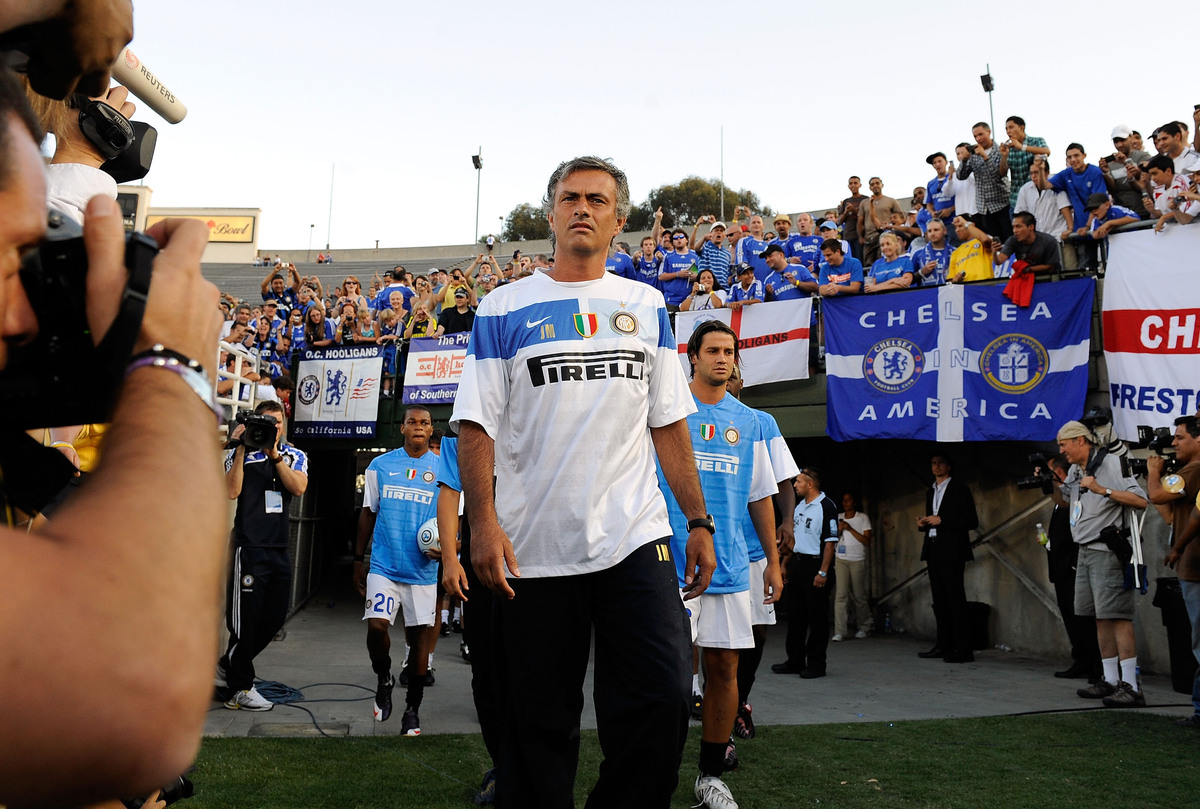 PASADENA, CA - JULY 21:  Former Chelsea FC Manager and now the current Inter Milan manager Jose Mourinho leads his players out onto the field for warm-ups prior to their World Football Challenge match against Chelsea FC at the Rose Bowl on July 21, 2009 in Pasadena, California.  (Photo by Kevork Djansezian/Getty Images)