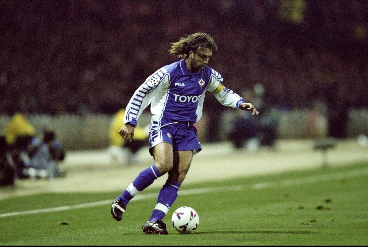 27 Oct 1999: Gabriele Batistuta of Fiorentina in action during the UEFA European Champions League Group B match against Arsenal played at Wembley Stadium, London. The game finished in a 1-0 away win for Fiorentina and saw the elimination of Arsenal fromthe second phase. Mandatory Credit: Alex Livesey /Allsport
