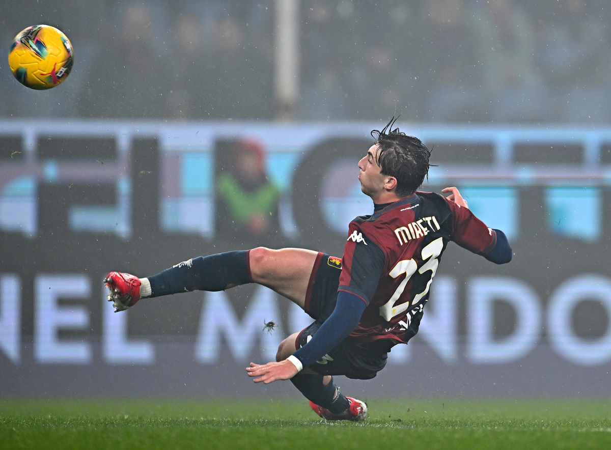 GENOA, ITALY - MARCH 14: Fabio Miretti of Genoa scores his team's first goal during the Serie A match between Genoa and Lecce at Stadio Luigi Ferraris on March 14, 2025 in Genoa, Italy. (Photo by Simone Arveda/Getty Images)