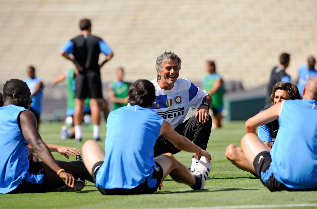 PASADENA, CA - JULY 20: Jose Mourinho coach of Inter Milan talks with his team during practice at the Rose Bowl stadium on July 20, 2009 in Pasadena, California. (Photo by Kevork Djansezian/Getty Images)