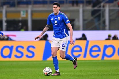 MILAN, ITALY - MARCH 20: Alessandro Bastoni of Italy in action during the UEFA Nations League quarterfinal leg one match between Italy and Germany at Stadio San Siro on March 20, 2025 in Milan, Italy. (Photo by Alessandro Sabattini/Getty Images)