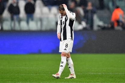 TURIN, ITALIA - 09 MARET: Teun Koopmeiners dari Juventus terlihat sedih setelah kekalahan tim dalam pertandingan Serie A antara Juventus dan Atalanta di Stadion Allianz pada 09 Maret 2025 di Turin, Italia. (Foto oleh Valerio Pennicino/Getty Images)